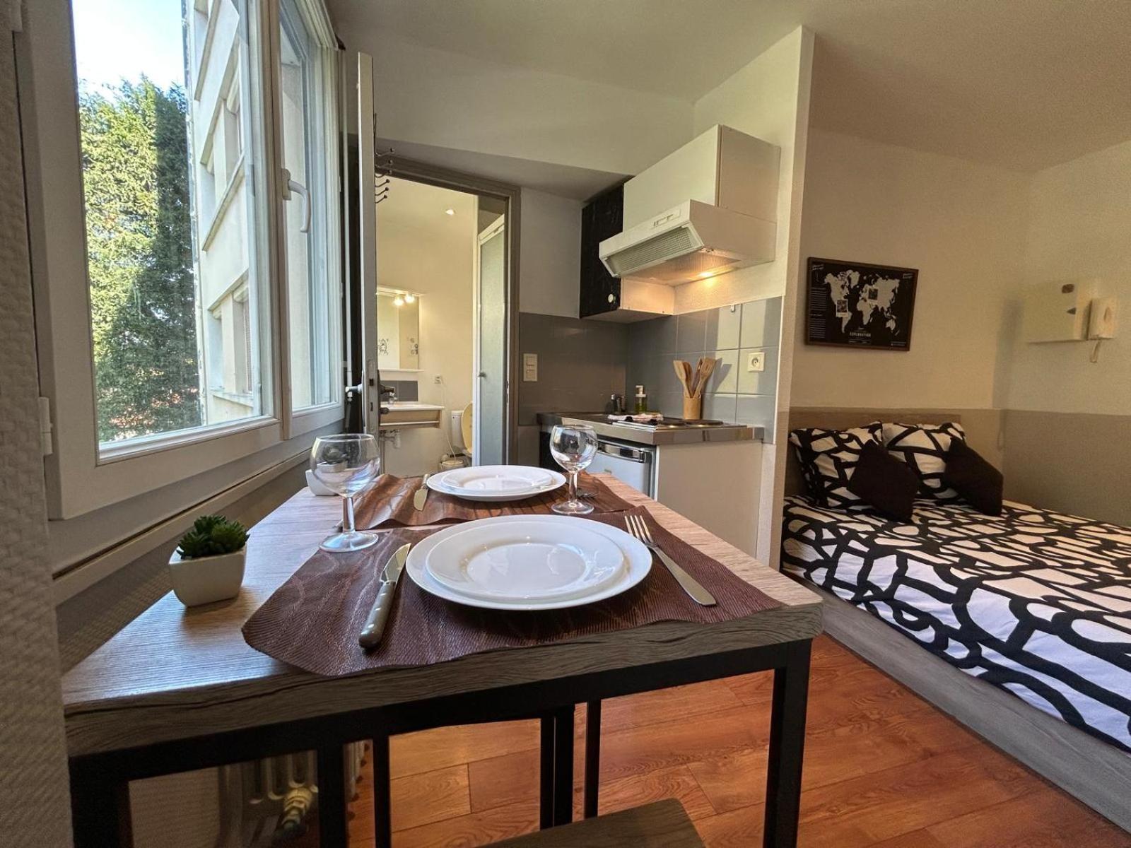 96 - Wi Fi Fibre - Beausejour - Proche Centre Appartement